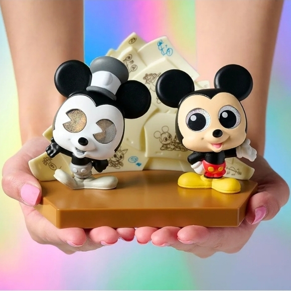 Disney Doorables Grand Entrance Classic Mickey Mouse Duo Figurine 5+ Red Black - Picture 3 of 12